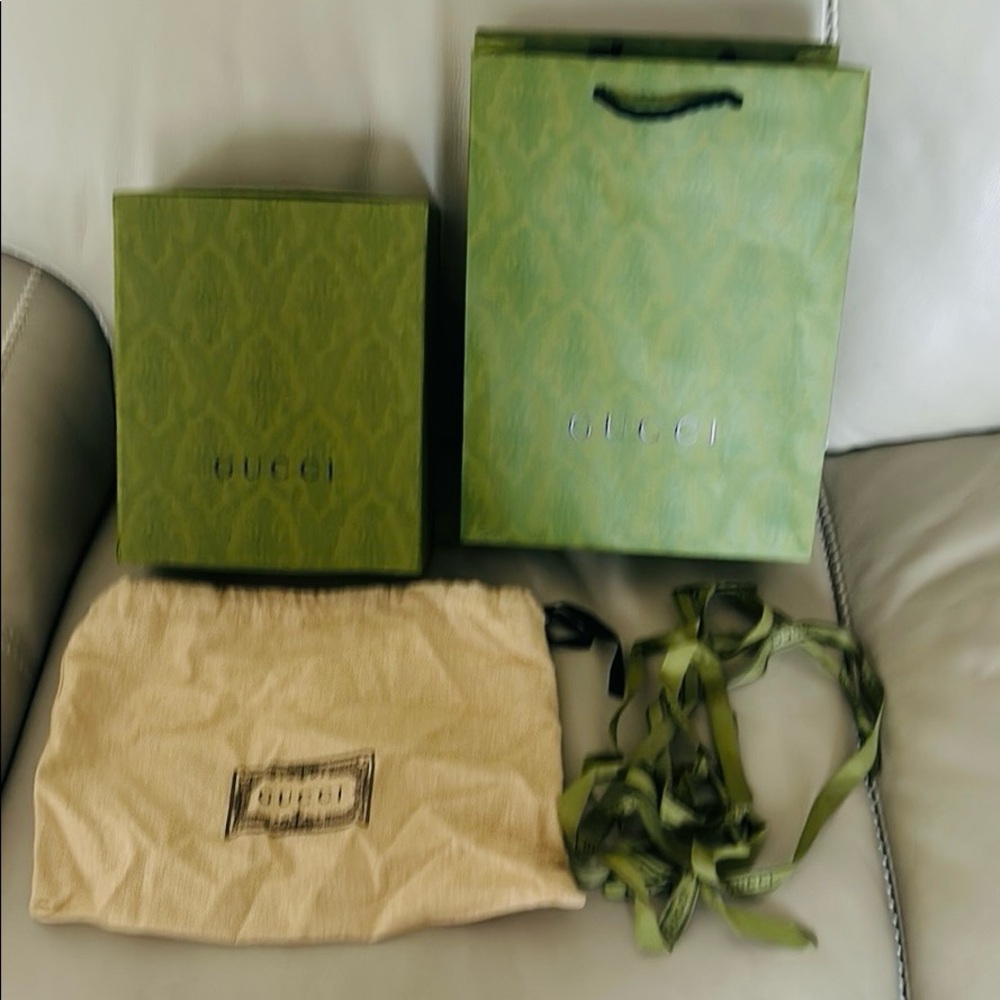 Gucci container bungle